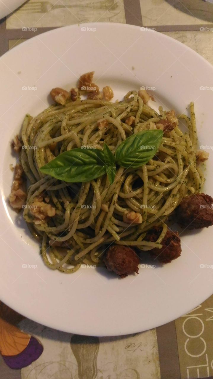 Spaghetti al pesto