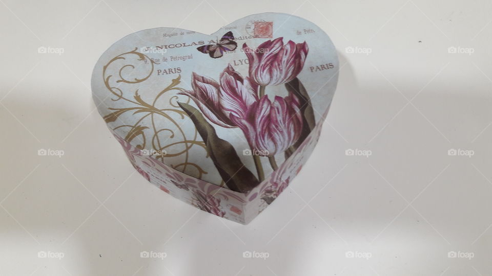 floral heart-shape gift box