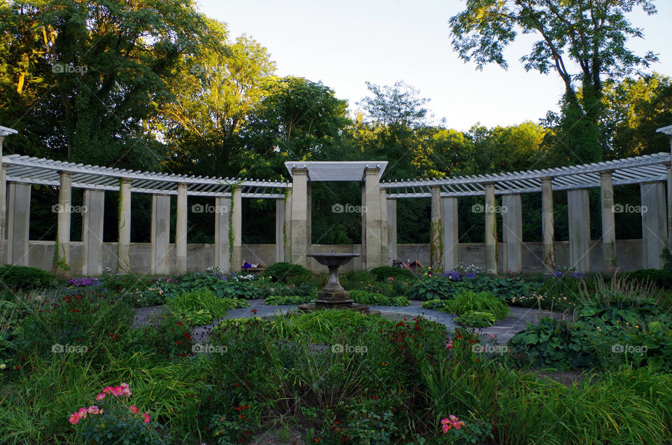 The image shows one part of the rose garden with colonades which is a separated area within the Tiergarten in Berlin.