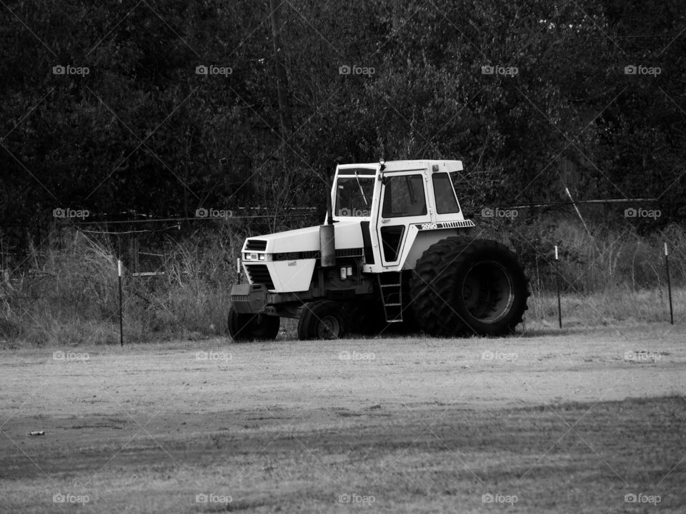 old tractor. This is a picture of a old tractor 🚜. 👣 🚶 🏃 🔥 💨