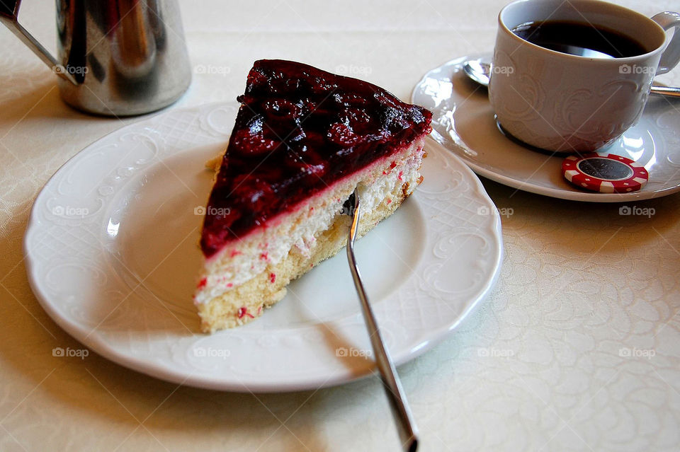 Raspberry torte