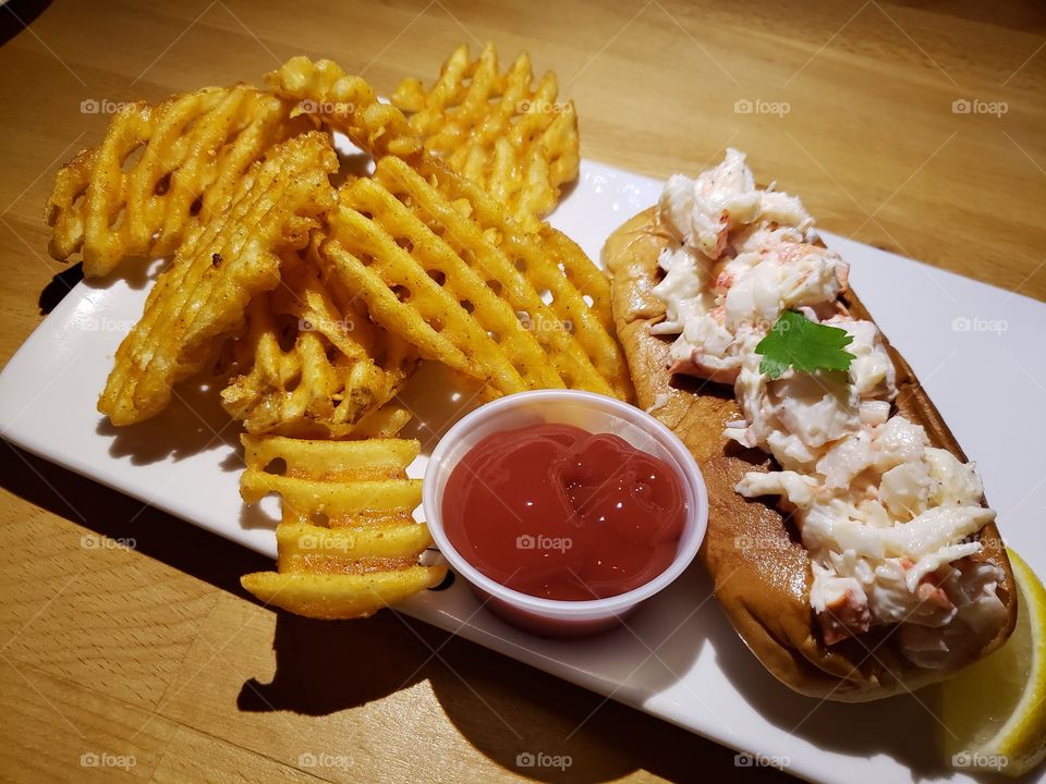 Lobster roll with waffle fries