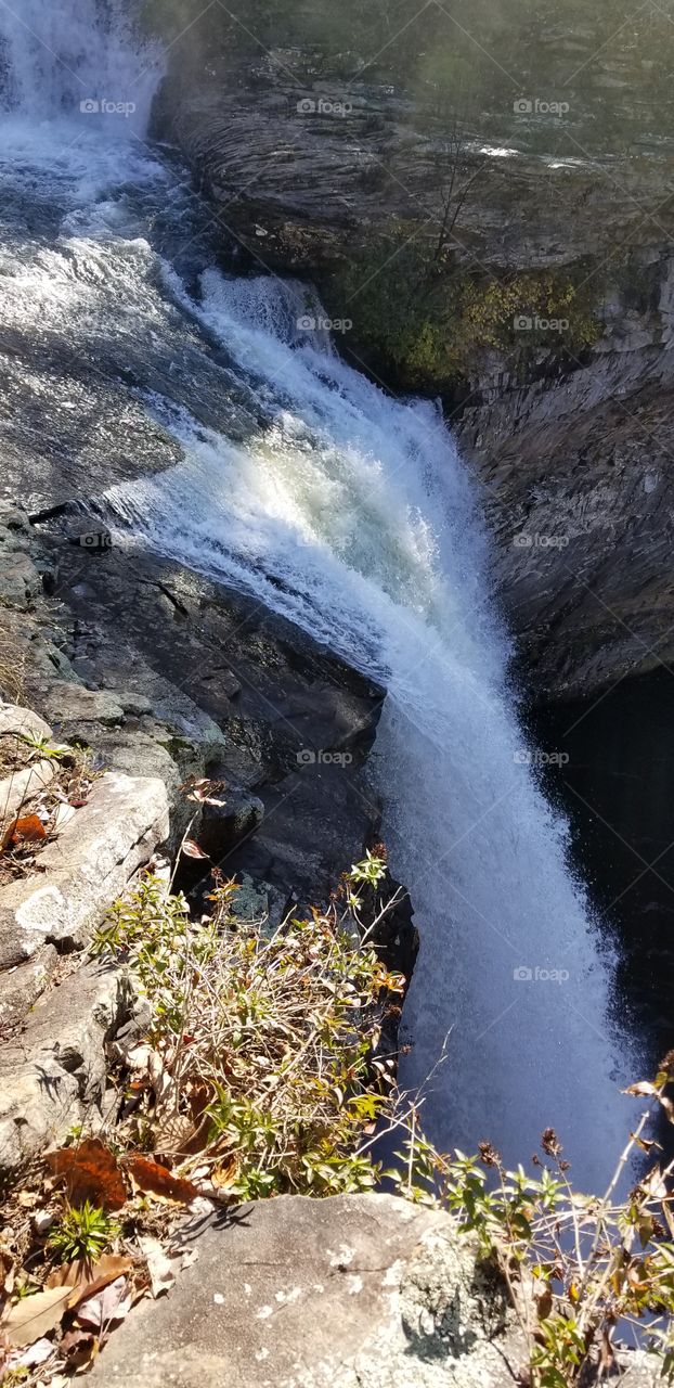 Powerful waterfall spray