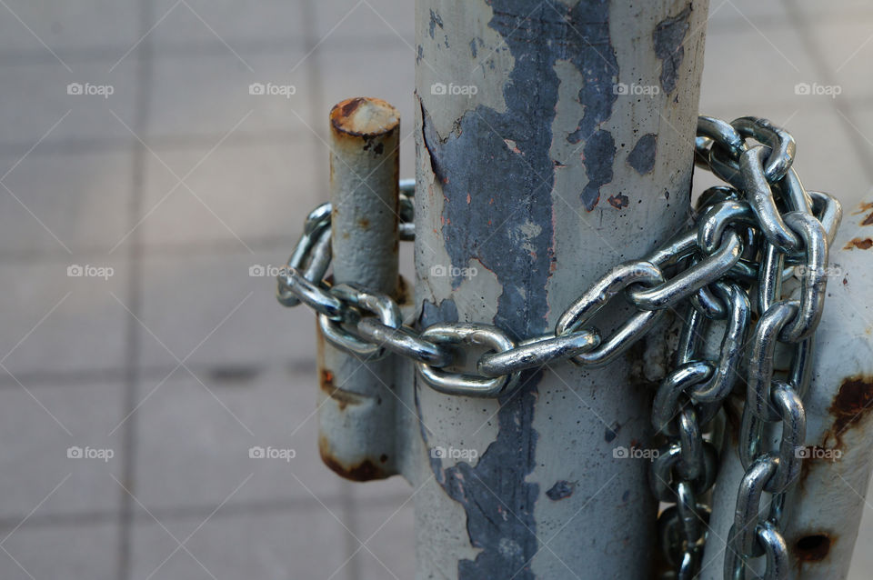 metal silver rust chain by lexlebeur