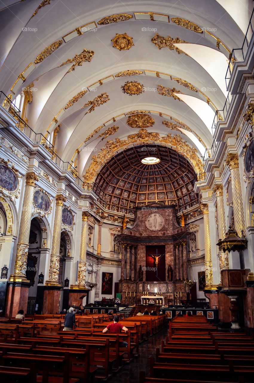 Interior de la Real Iglesia Parroquial de San Martín Obispo y San Antonio Abad (Valencia - Spain)