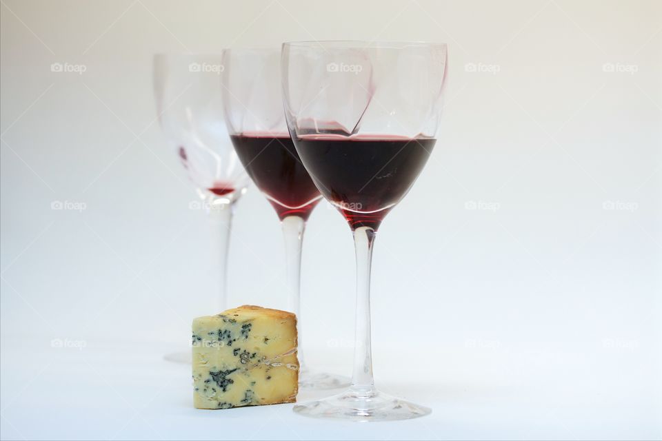 Blue cheese with glasses of red wine