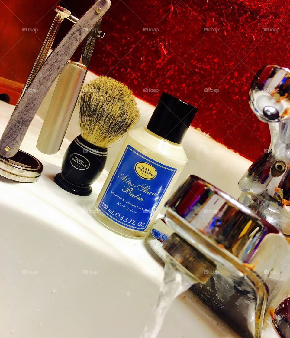 On sink art of shaving
