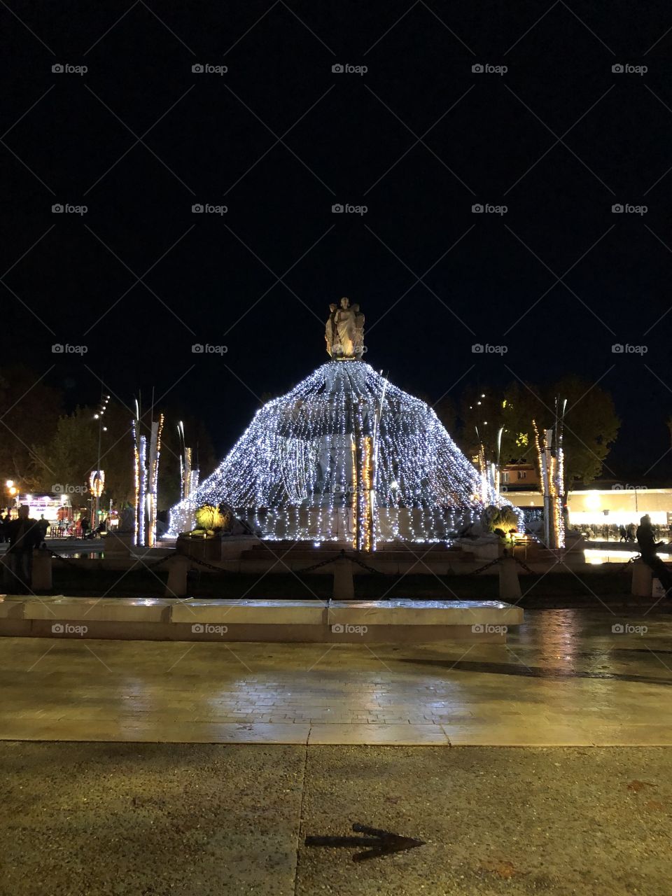 Roundabout place rotunda by night