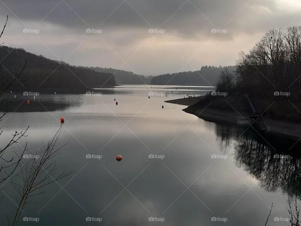 Lac de l'heure la beauté en hiver est magnifique en été.