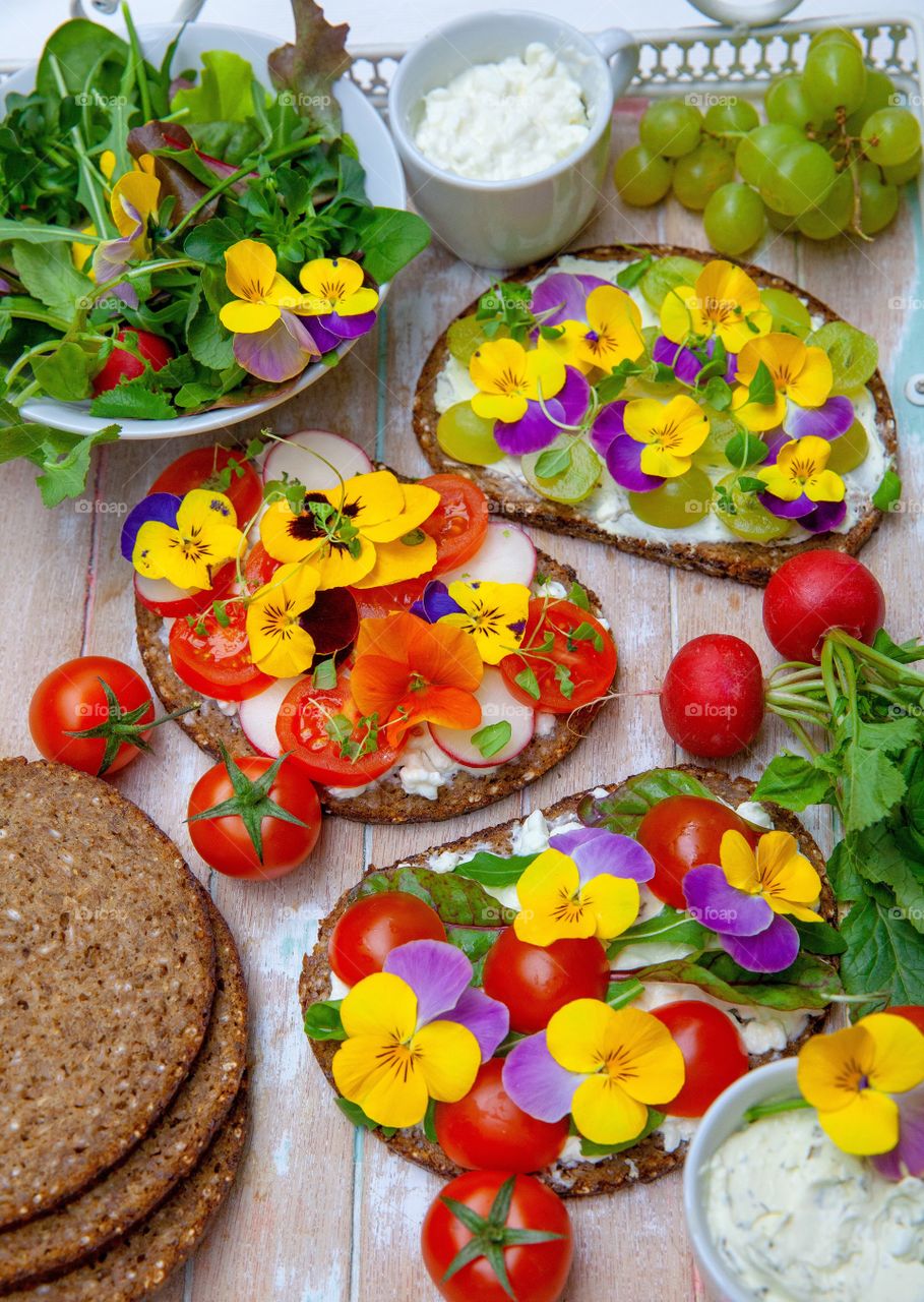 Healthy vegetables sandwiches with edible flowers 