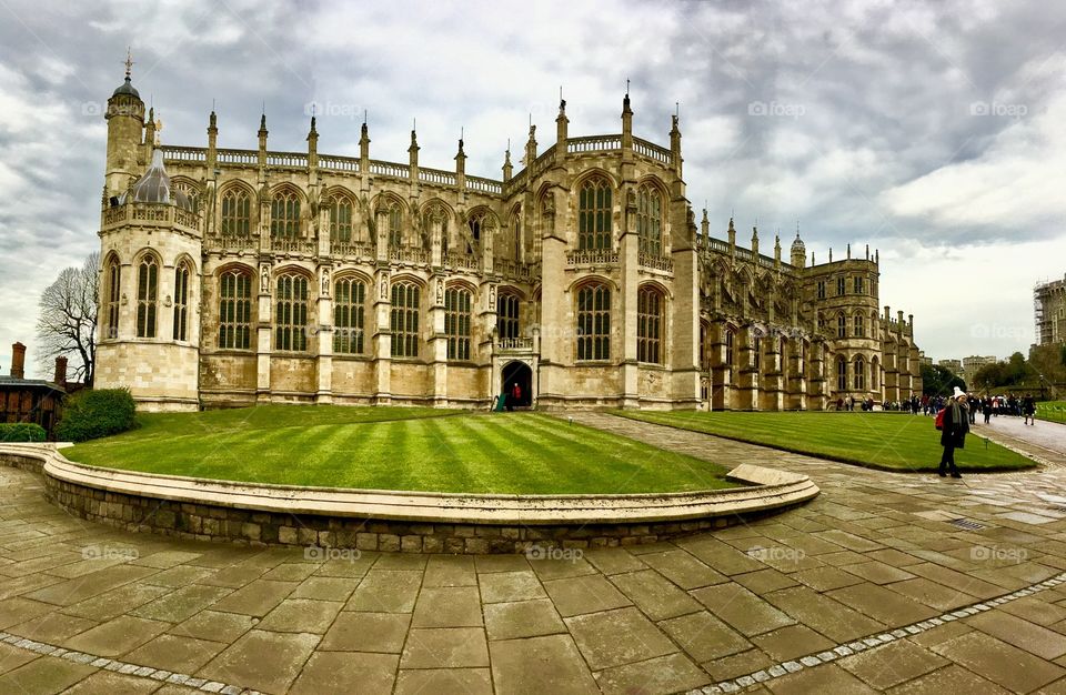 Saint George’s Chapel at Windsor Castle on a cloudy day in England. The architecture is Gothic in style. 