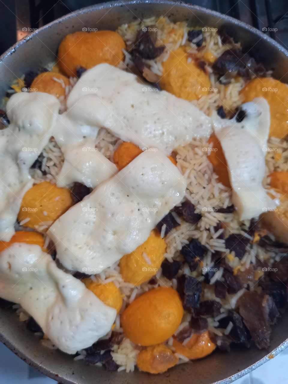 ARROZ COM PEQUI E CARNE SECA E QUEIJO FRESCO.