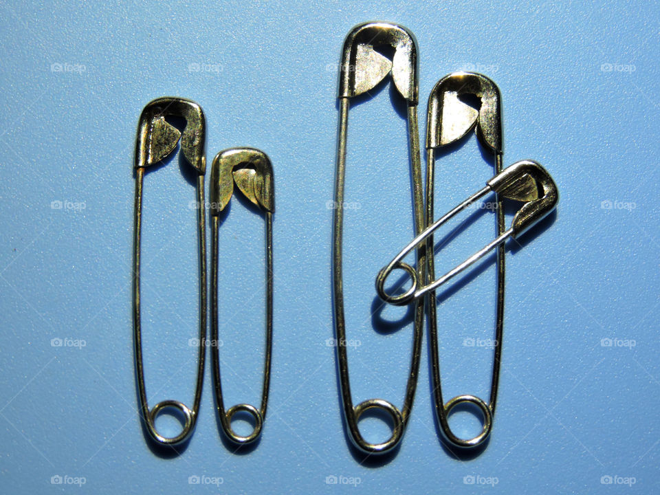 safety pin macro photography