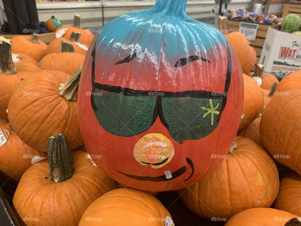 Pumpkins wearing glasses it has one teeth