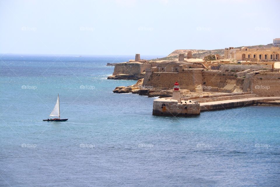Traditional sailing in Valletta Harbour/Malta 