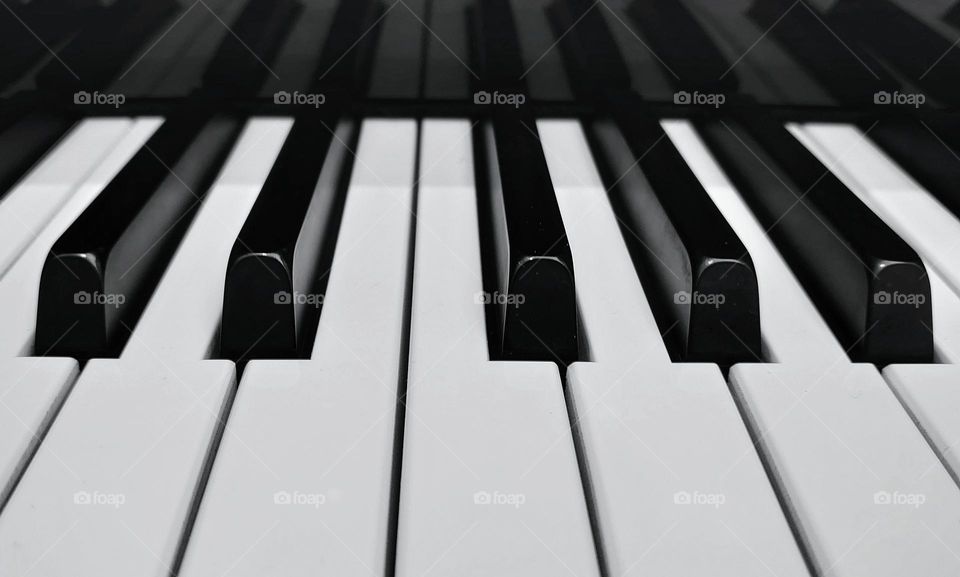 Piano 🎹 Black and white 🎹 Geometry 🎹