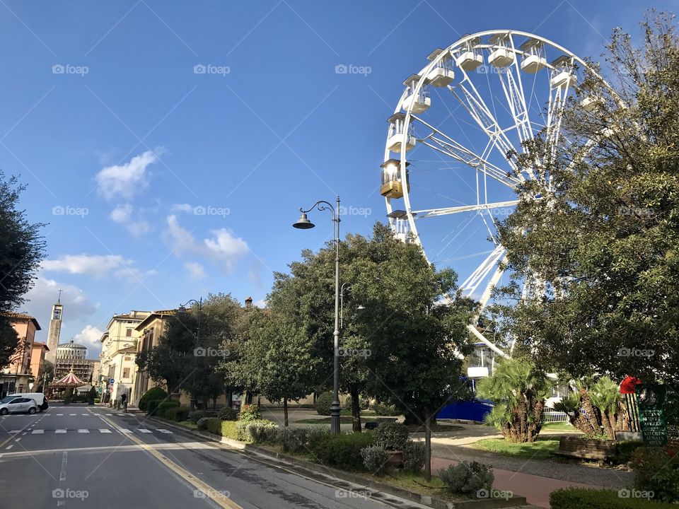 Ferris wheel from road 