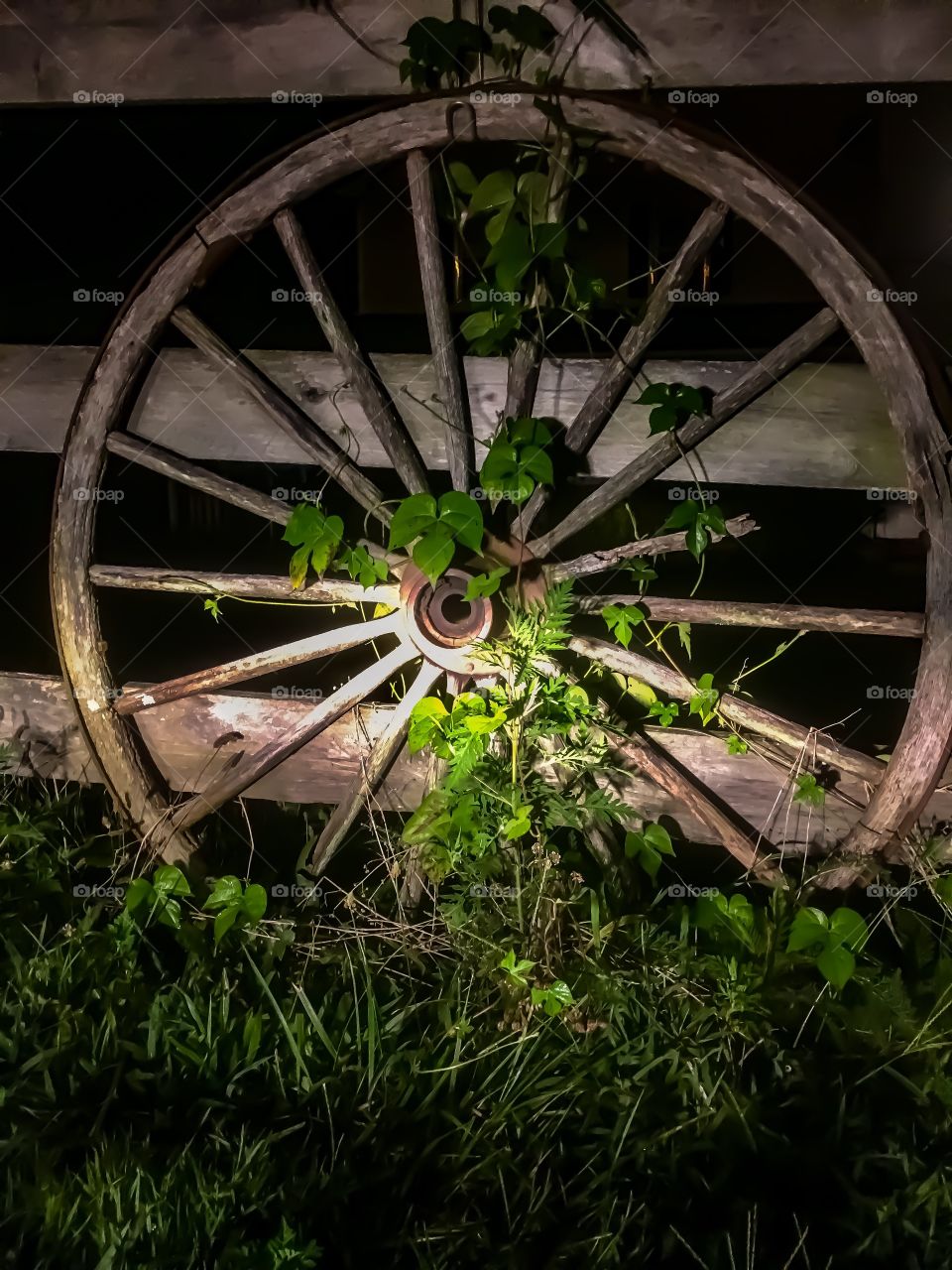 Farm house wooden wagon wheel
