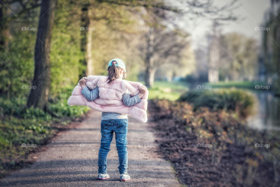 A child facing away from camera 