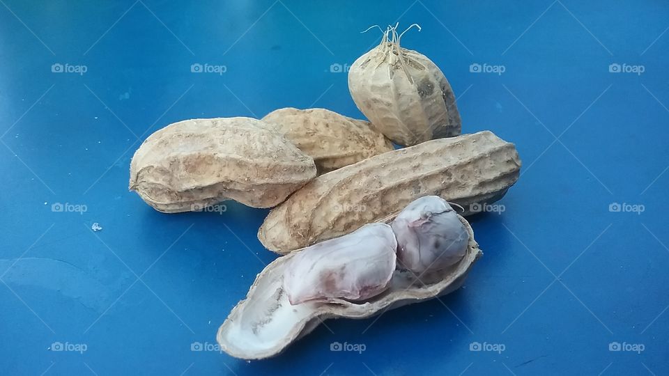 My ground nuts. ถั่วต้มของฉัน