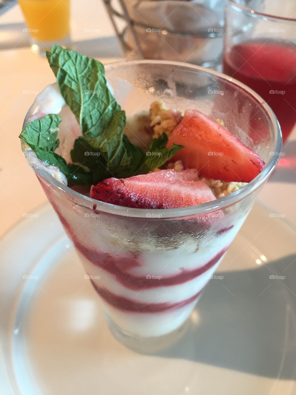 Strawberry granola yogurt parfait