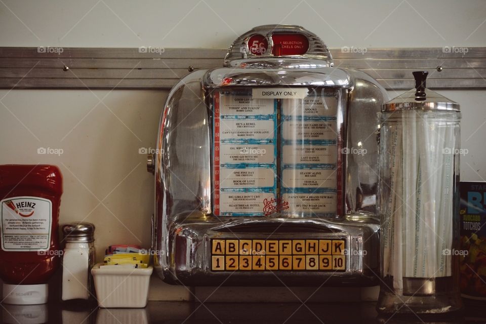 aesthetic vintage diner jukebox 