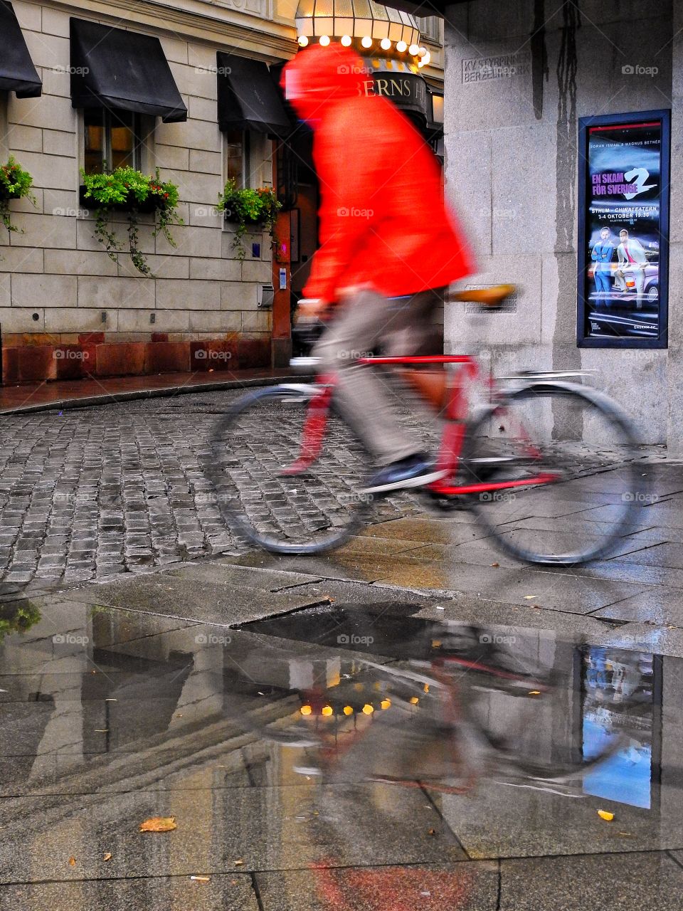 Blury bike with reflection in red