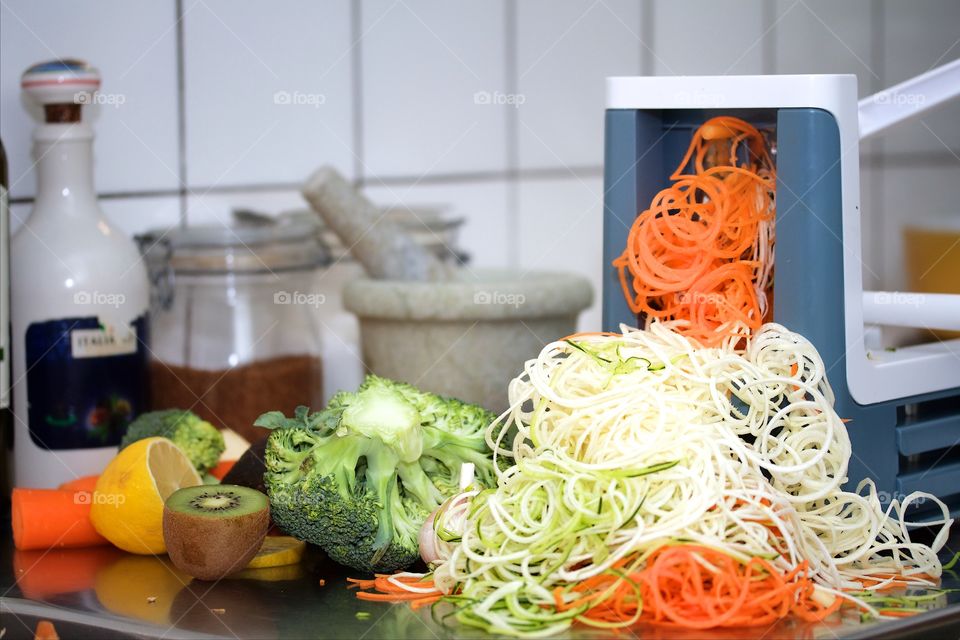 Raw food, the vegetarian noodles 