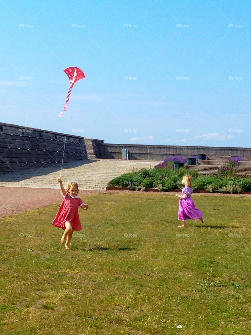 people summer play kite by knattja