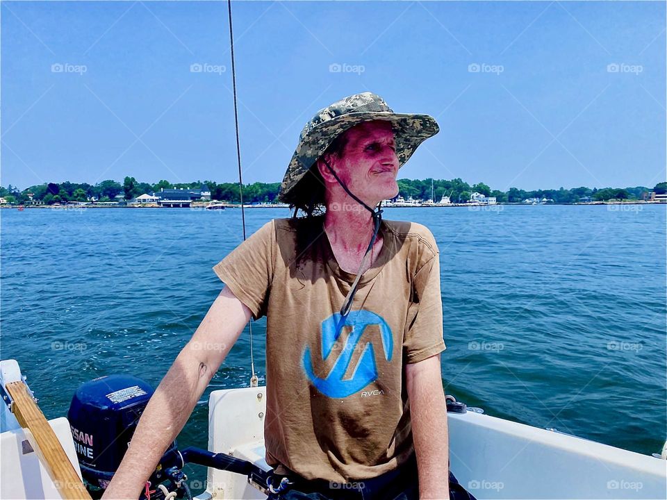 „Timothy Trespas“, my partner is enthusiastic today driving our newly purchased „23 O‘Day“ boat home to „Newtown Creek“ in LIC, Queens. The sky is clear and sunny as we are leaving „Mamaroneck“ southbound. 2023. Hypnotic Productions