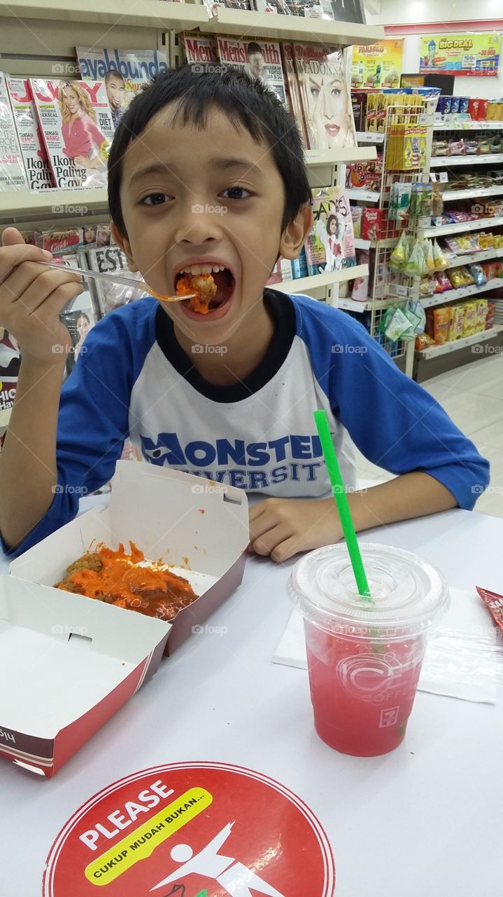 Really enjoying snacks..😉