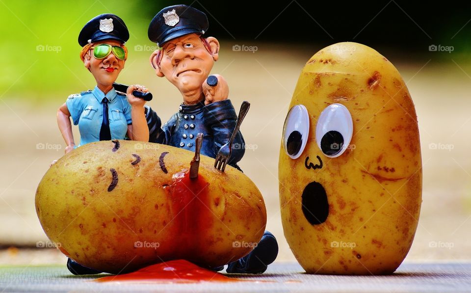 Policeman arrested potato
