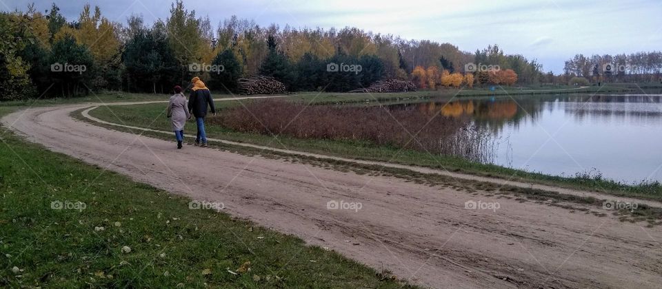 people walking autumn beautiful landscape