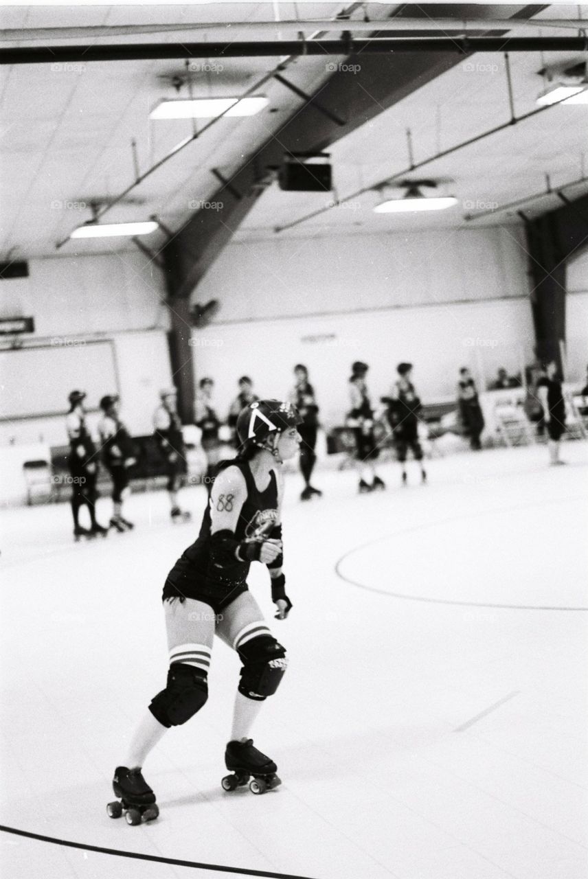Lone Blocker. Roller Derby Bout
