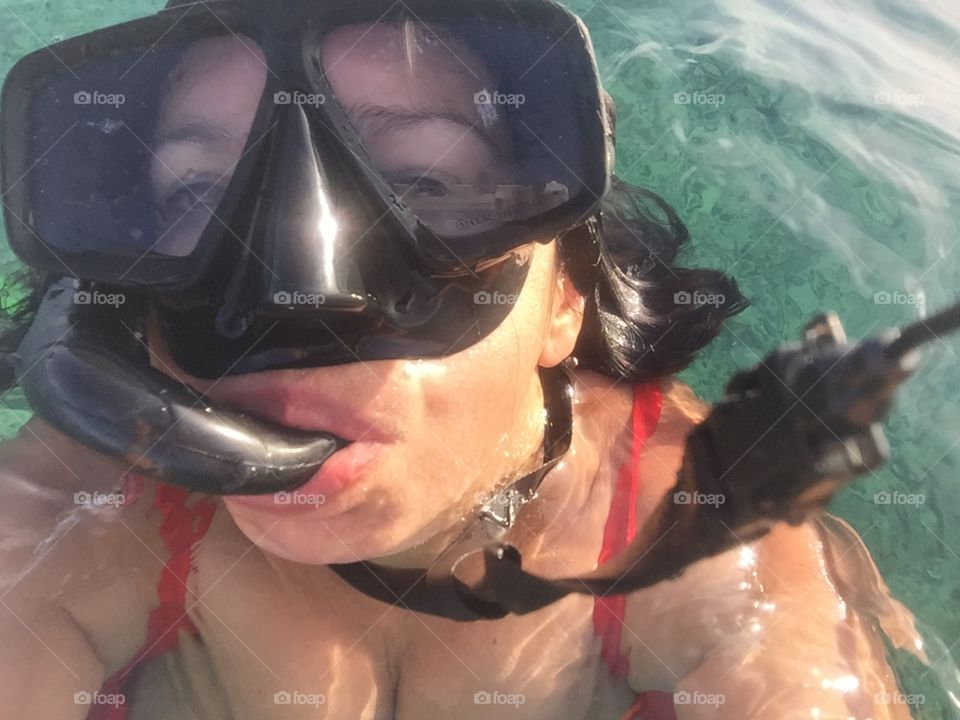 Woman bad scuba selfie 