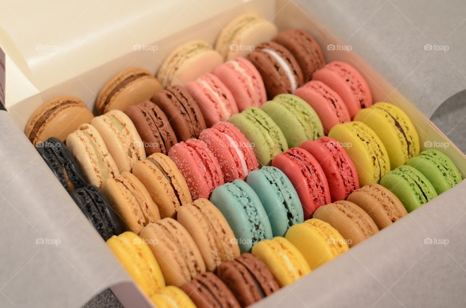 colors of french macaroons
