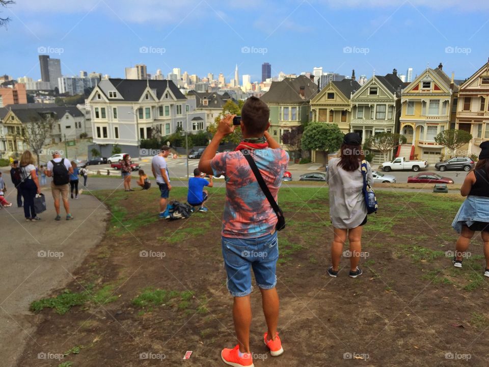 Alamo square full of tourists