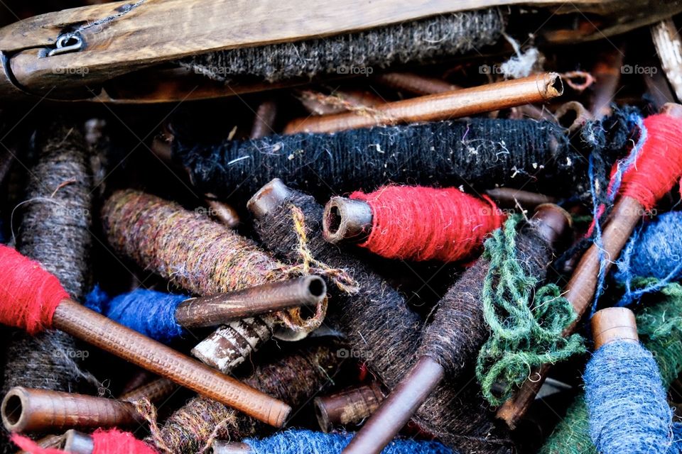 Color Love, Wool Spools, Basket Of Weaving Supplies, Art Of Weaving, Harris Tweed, Sewing Supplies, Spools Of Wool, Wool Thread In A Basket, Colorful Wool, Scotland 
