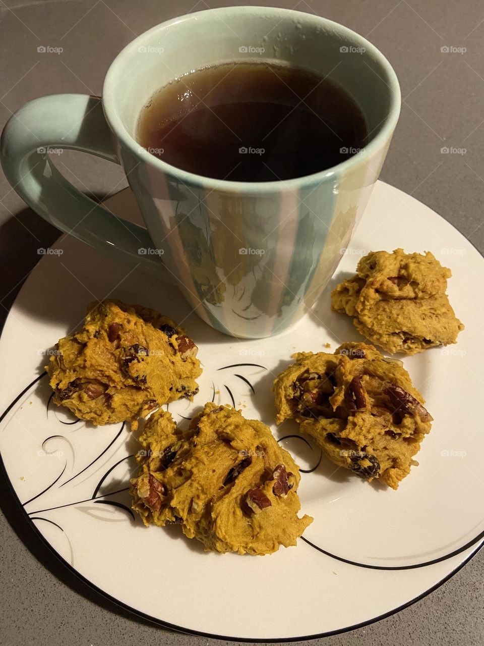 Tea and pumpkin cookies
