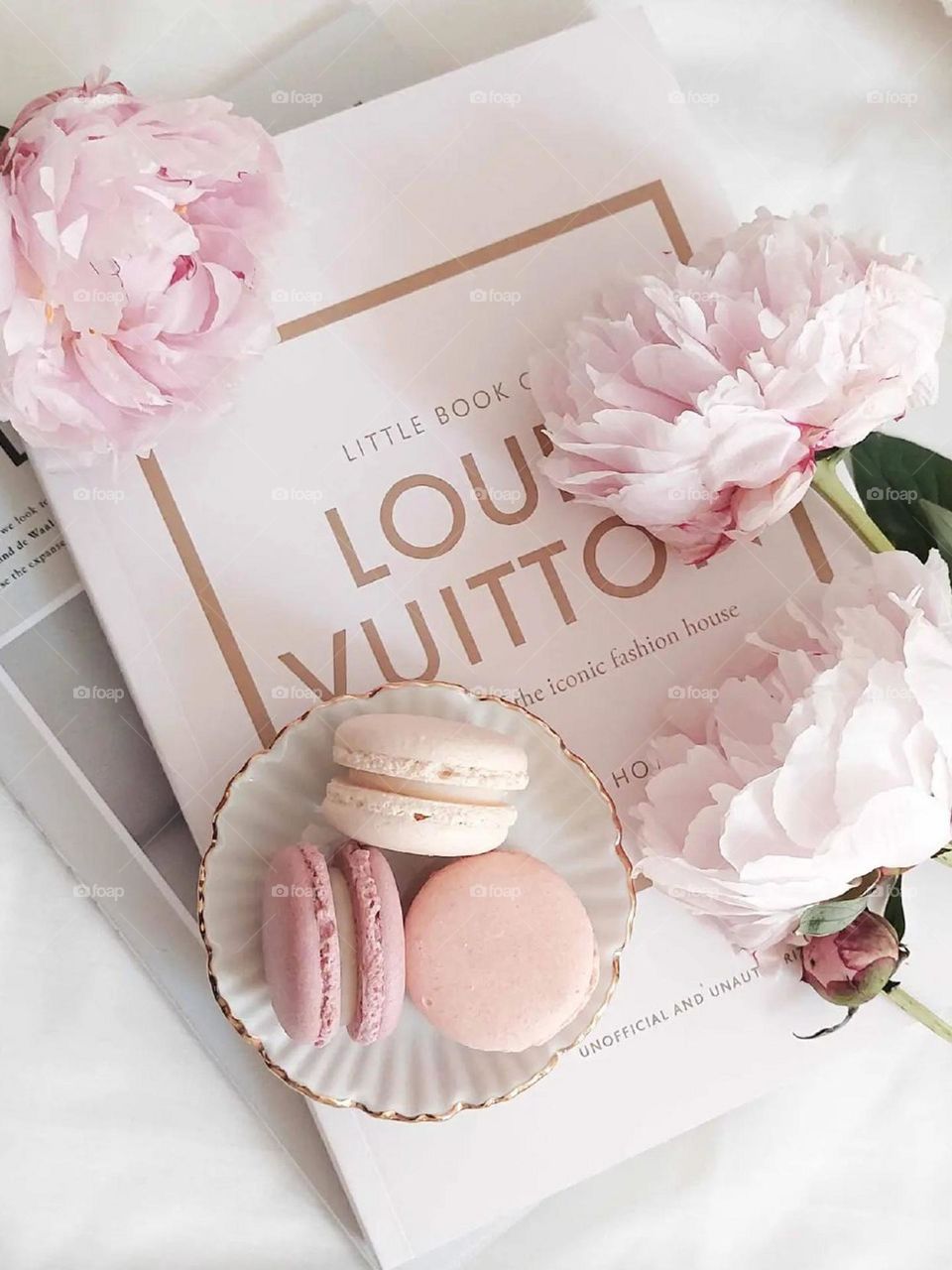 Pink is Barbi 's color, pink flowers, pink macarons....