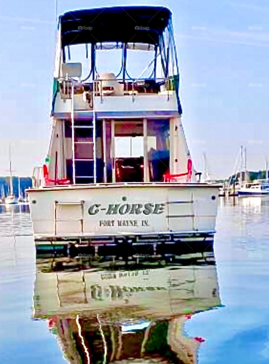The “C Horse” is a lovely motor boat from an older generation of marine vehicles but it appears to be in good shape as it passes us by at Newtown Creek in LIC, Queens, NY. 2021. Hypnotic Productions