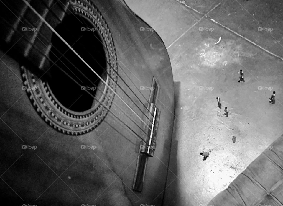 The world of Liliput, guitar