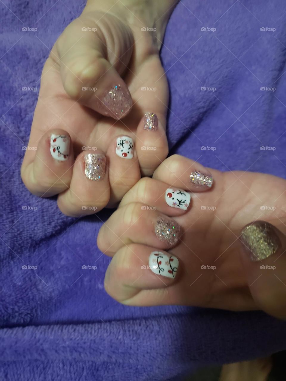 My Christmas nails from Dashing Diva gel nail strips