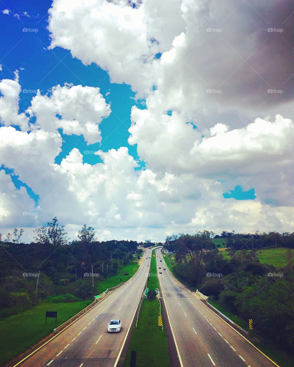 Minha combinação perfeita: #azul e #verde!
☁️ 
#paisagem
#natureza
#nuvens
#céu
#mobgraphy
#fotografia
#nature