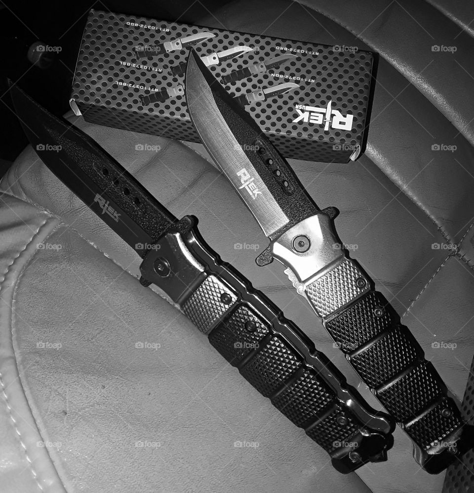 black and white knifes