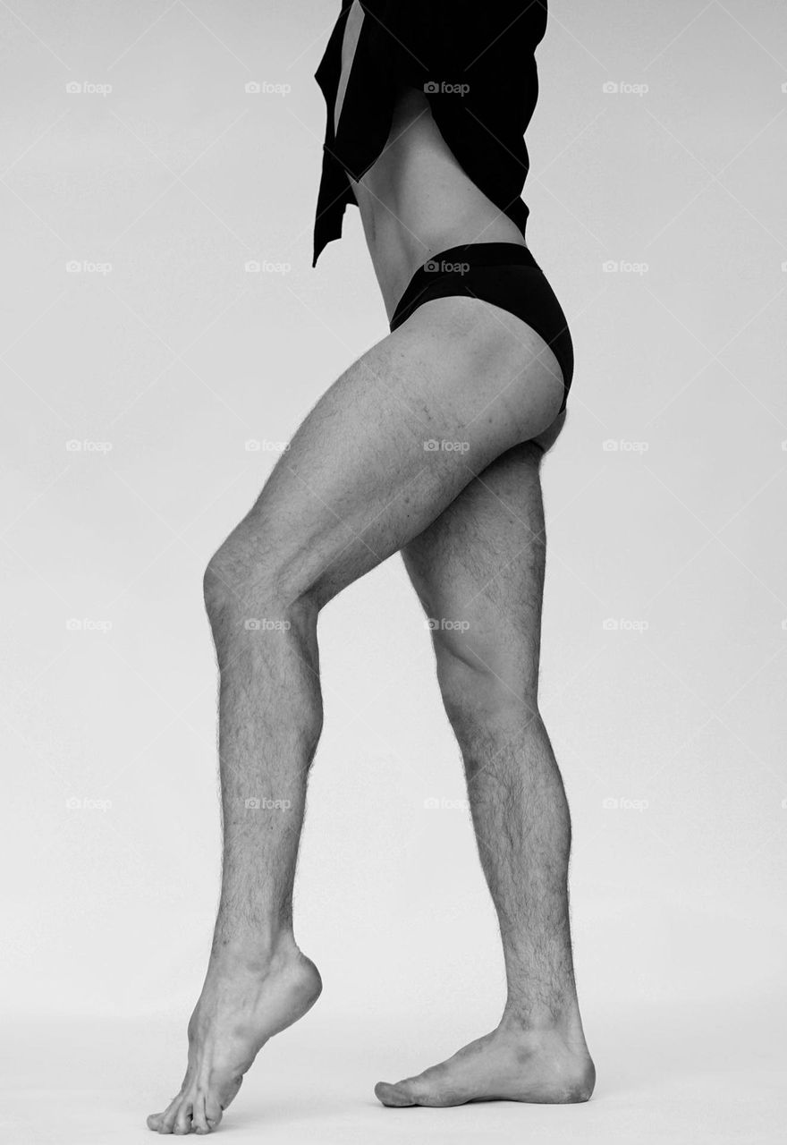 Man's leg body language