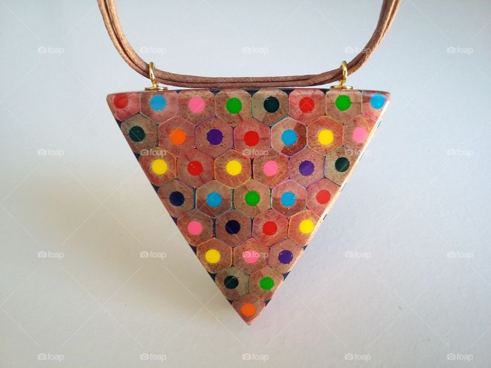 Transformando os lápis de cores da Faber Castell em jóia.