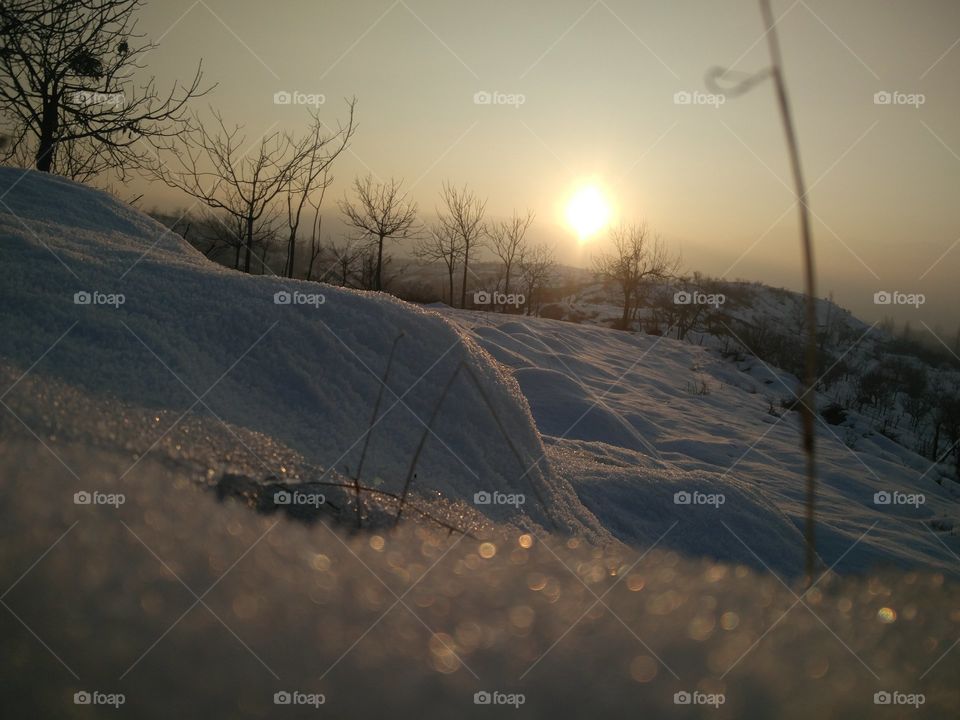 sunset on ❄️ snowy hill 
📸 Muneeb bhat