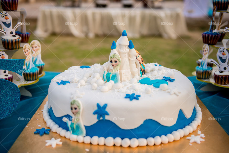 frozen birthday cake