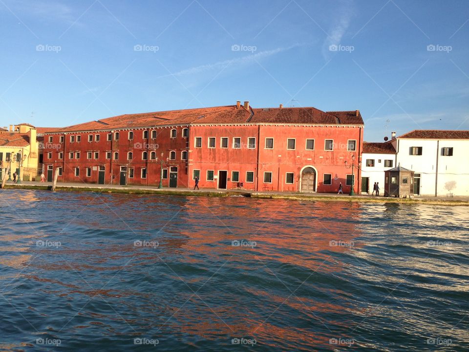 Roof houses in front of water